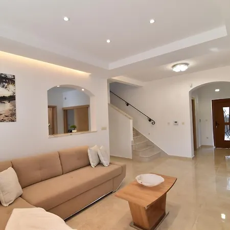 Muskatel Krk -with Heated Covered Pool Villa