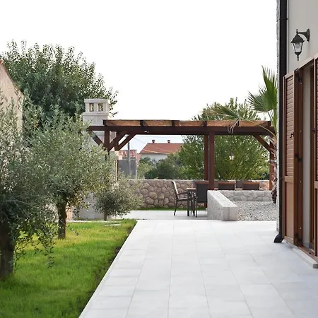 Villa Muskatel Krk -with Heated Covered Pool *