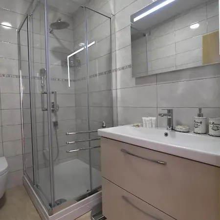 Willa Muskatel Krk -with Heated Covered Pool *