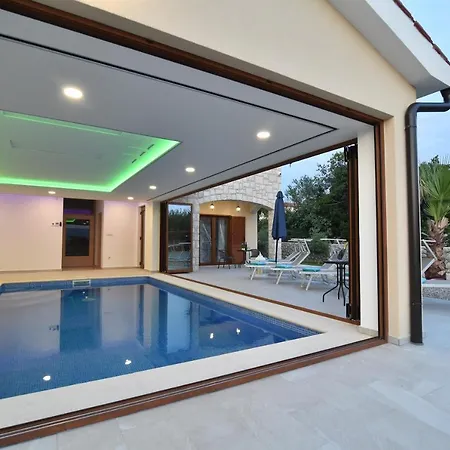 Willa Muskatel Krk -with Heated Covered Pool