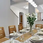 Βίλα Muskatel Krk -with Heated Covered Pool *