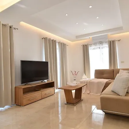 Muskatel Krk -with Heated Covered Pool Villa