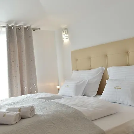 Muskatel Krk -with Heated Covered Pool Vila Brzac