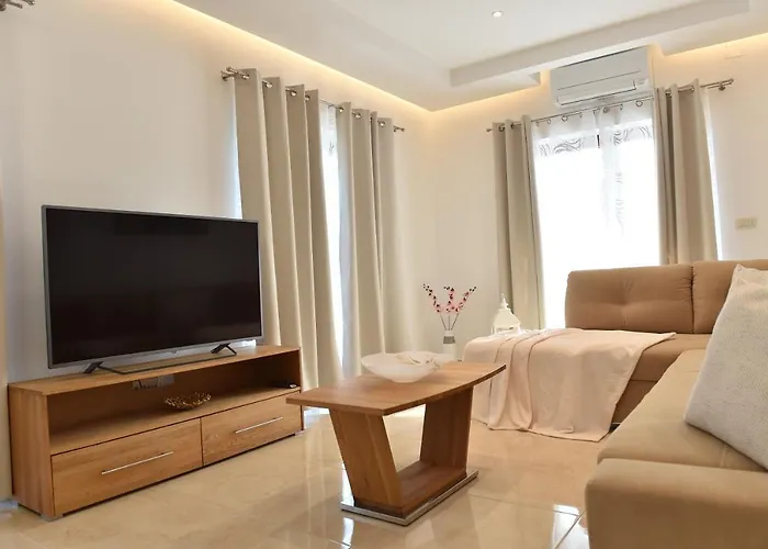 Muskatel Krk -with Heated Covered Pool Vila *