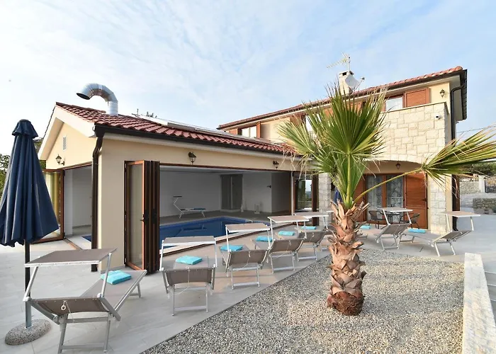Muskatel Krk -with Heated Covered Pool Brzac