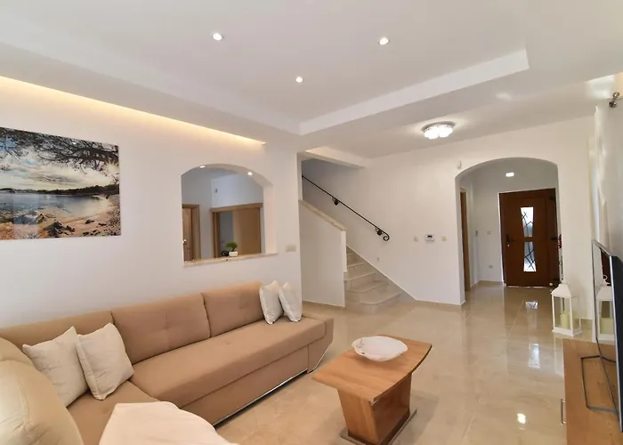 Muskatel Krk -with Heated Covered Pool Vila