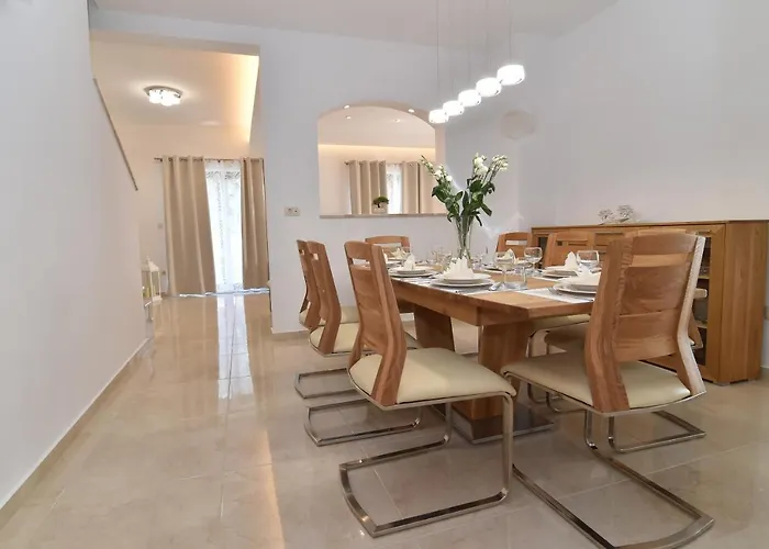 Muskatel Krk -with Heated Covered Pool Vila *