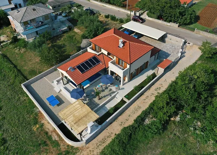 Muskatel Krk -with Heated Covered Pool Vila