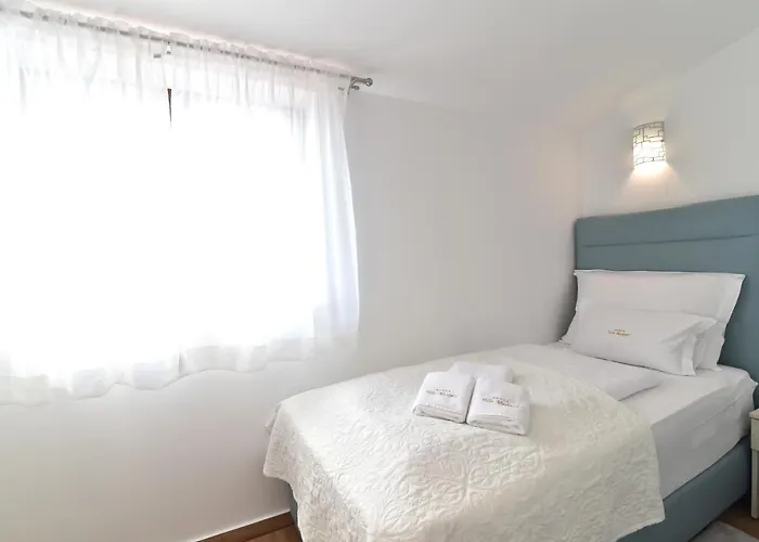 Muskatel Krk -with Heated Covered Pool Vila *