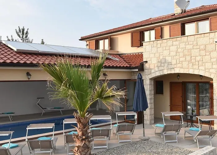 Muskatel Krk -with Heated Covered Pool Vila Brzac