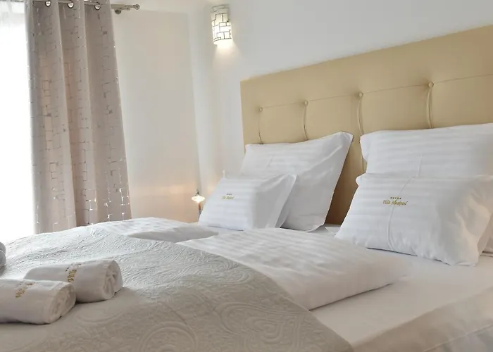 Muskatel Krk -with Heated Covered Pool Vila Brzac