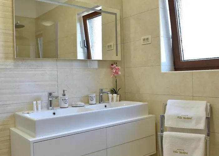 Muskatel Krk -with Heated Covered Pool *