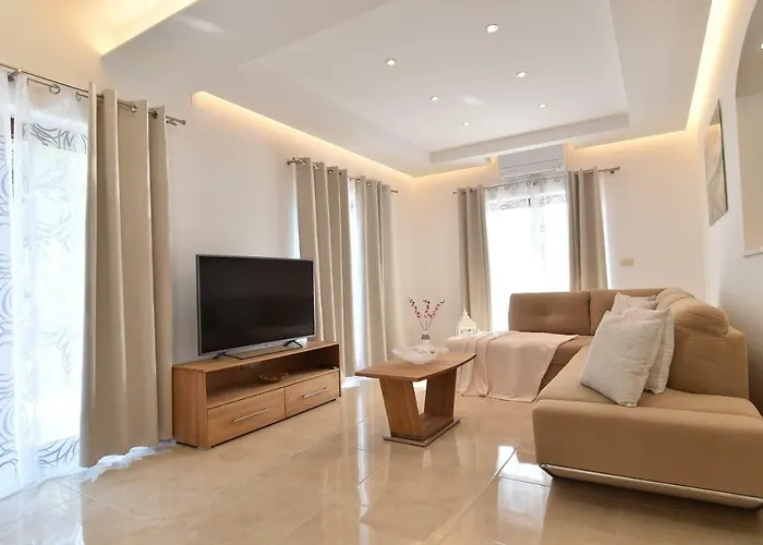 Muskatel Krk -with Heated Covered Pool Villa