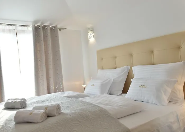 Muskatel Krk -with Heated Covered Pool Vila Brzac