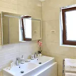 Muskatel Krk -with Heated Covered Pool 빌라 *