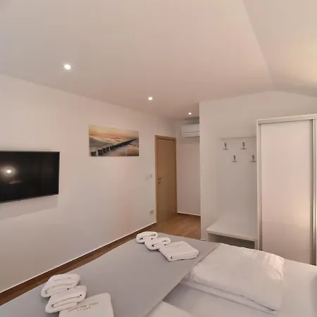 Muskatel Krk -with Heated Covered Pool Villa Brzac