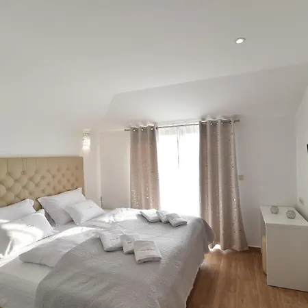 Villa Muskatel Krk -with Heated Covered Pool
